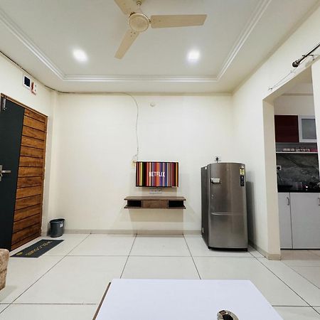 אינדורה Home Escape 1Bhk Apartment Near Bombay Hospital מראה חיצוני תמונה
