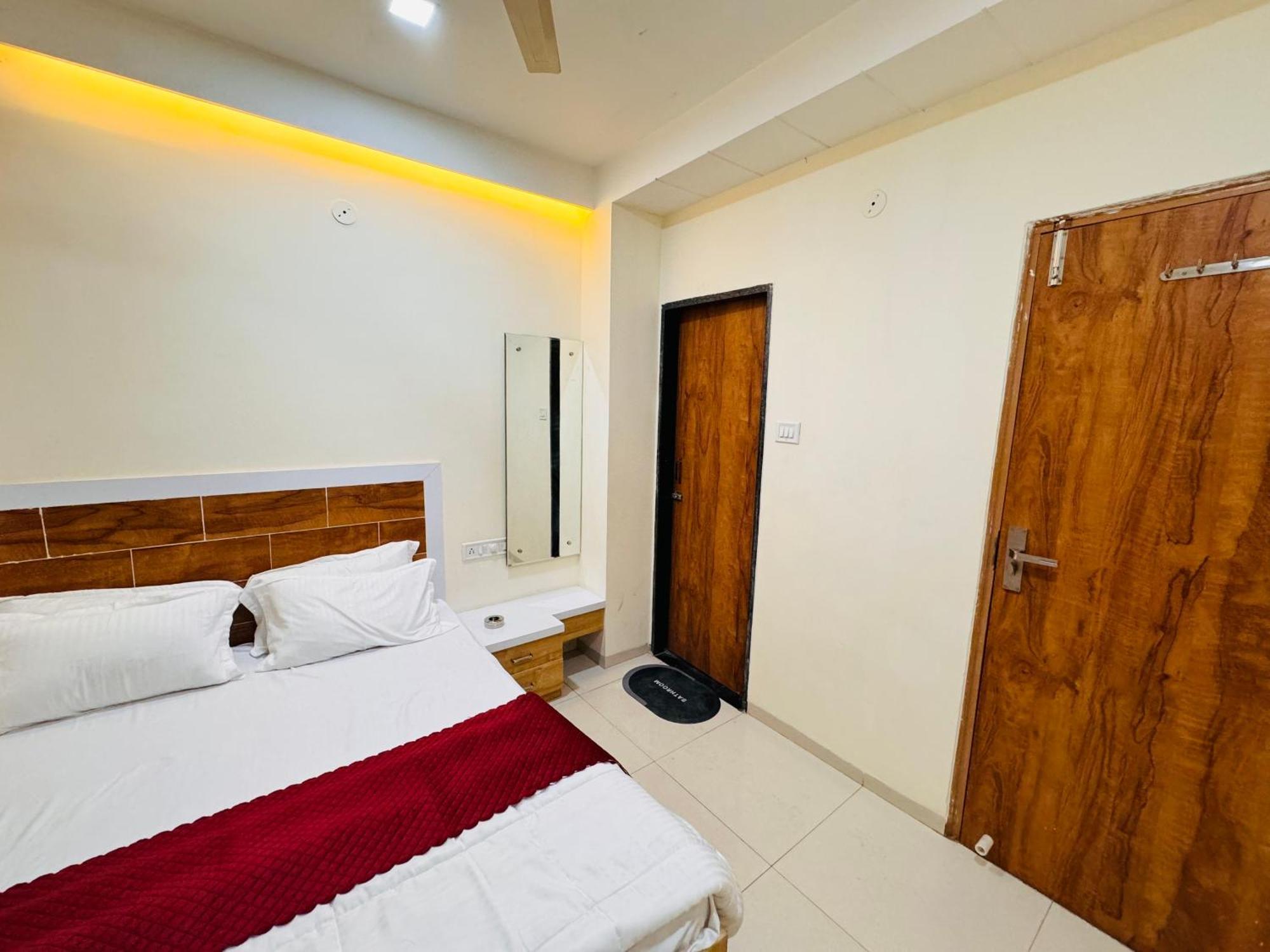 אינדורה Home Escape 1Bhk Apartment Near Bombay Hospital מראה חיצוני תמונה