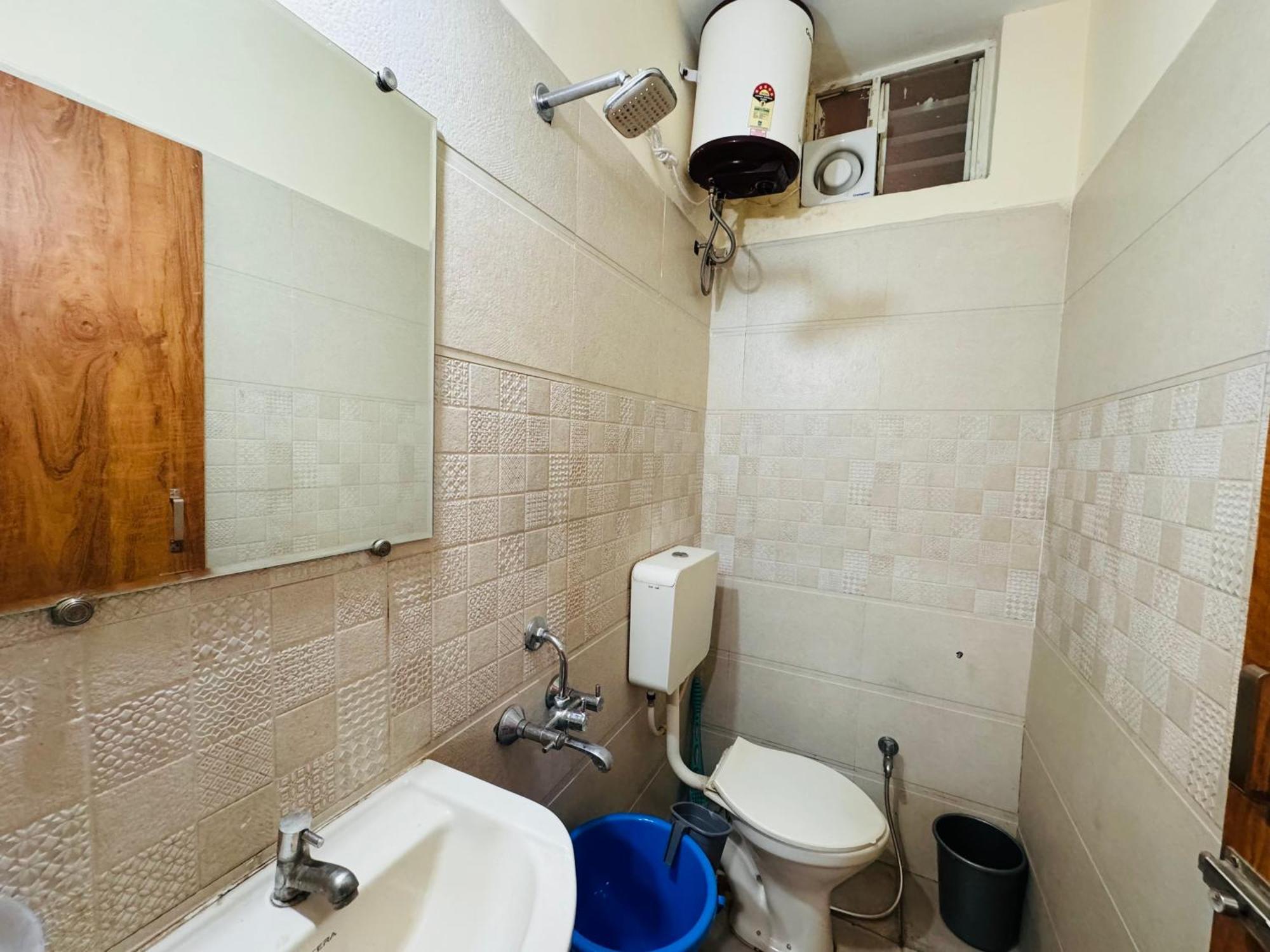 אינדורה Home Escape 1Bhk Apartment Near Bombay Hospital מראה חיצוני תמונה