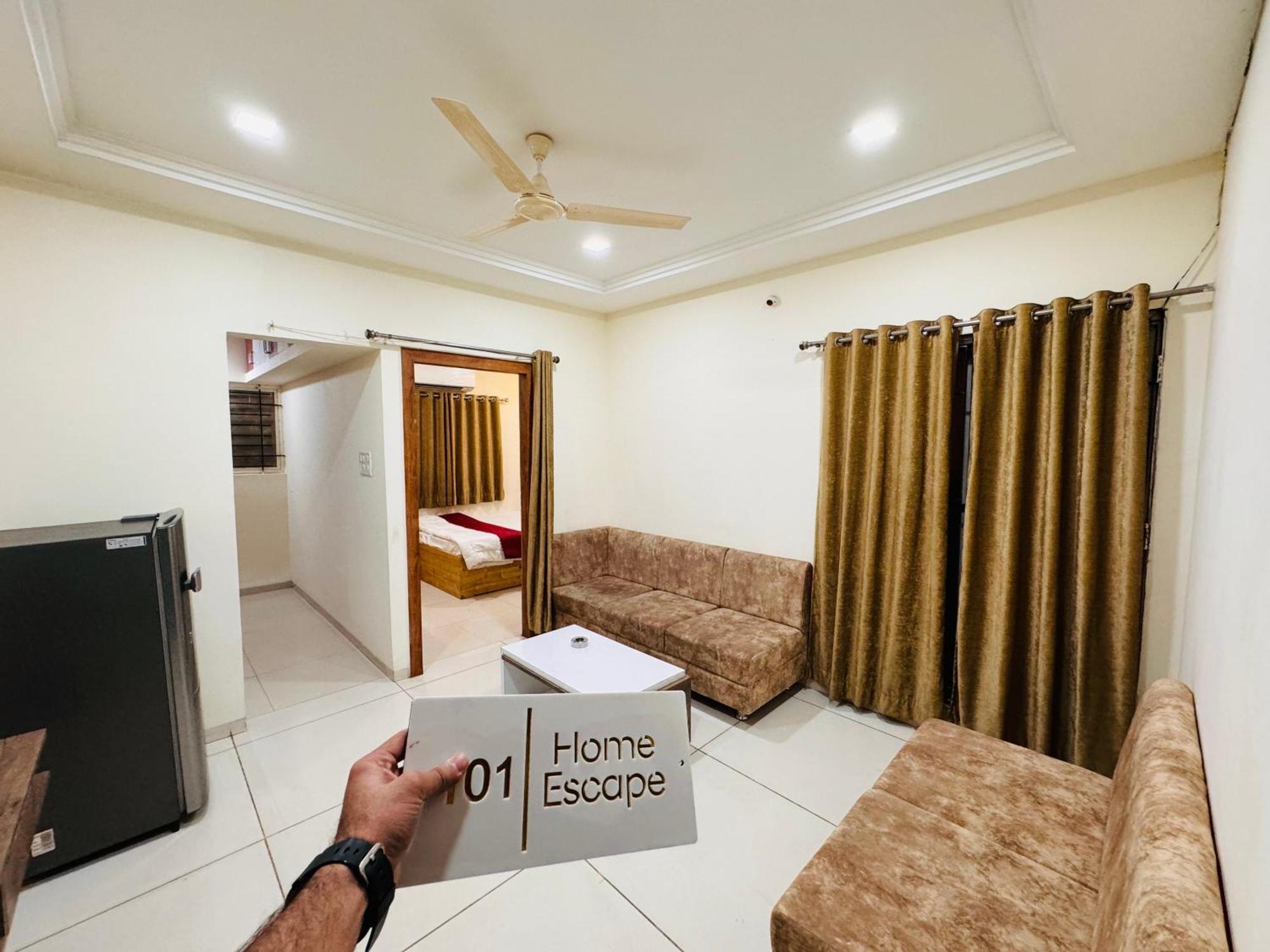 אינדורה Home Escape 1Bhk Apartment Near Bombay Hospital מראה חיצוני תמונה