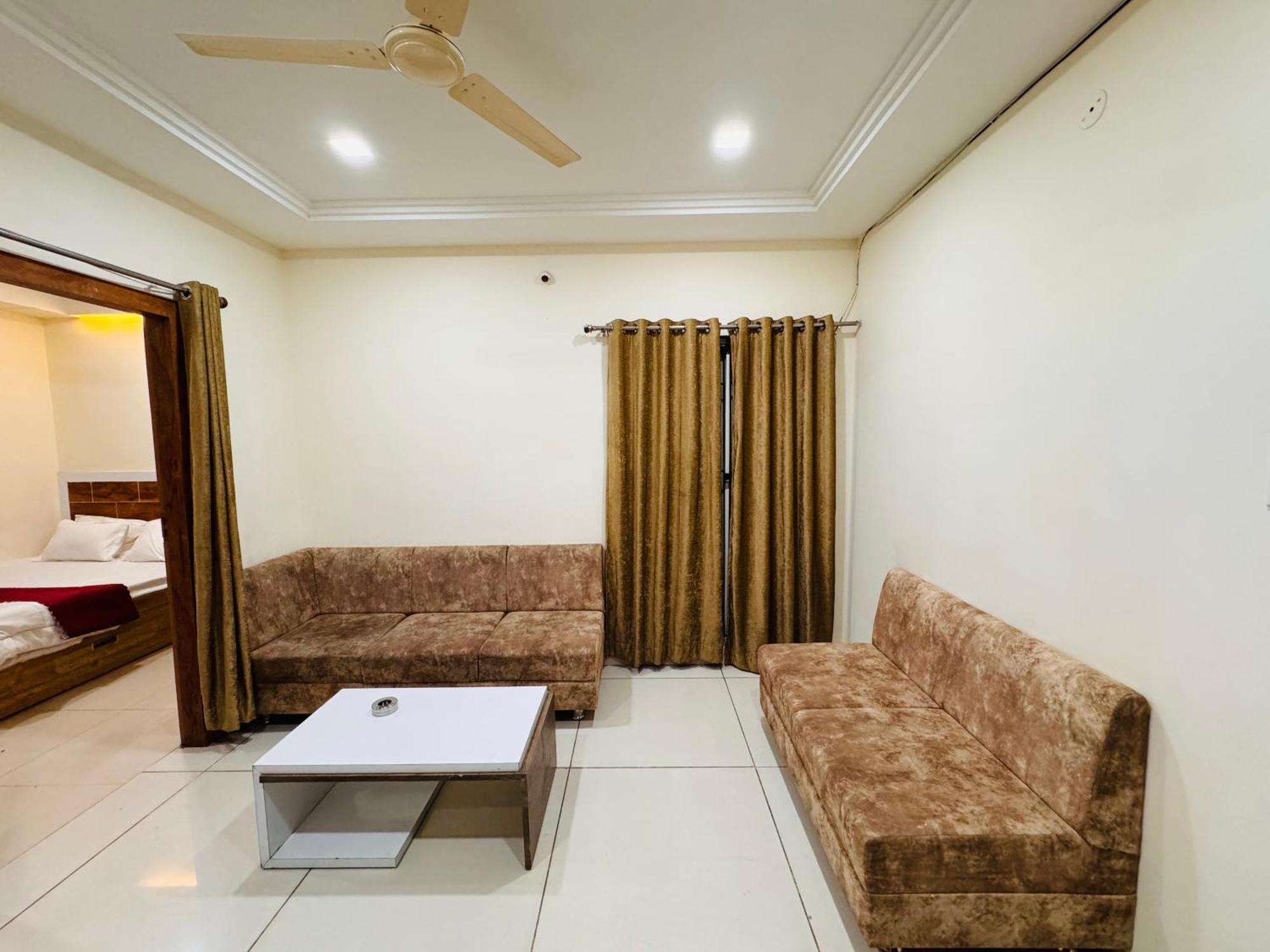 אינדורה Home Escape 1Bhk Apartment Near Bombay Hospital מראה חיצוני תמונה