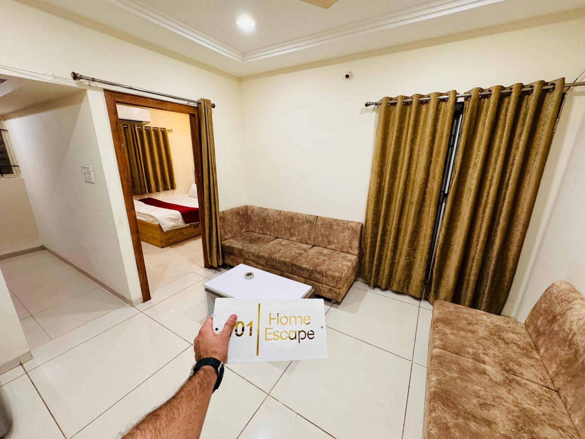 אינדורה Home Escape 1Bhk Apartment Near Bombay Hospital מראה חיצוני תמונה