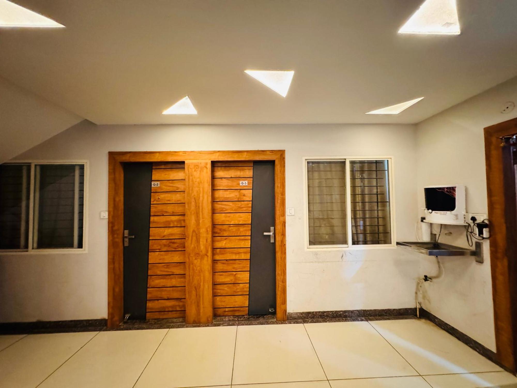 אינדורה Home Escape 1Bhk Apartment Near Bombay Hospital מראה חיצוני תמונה