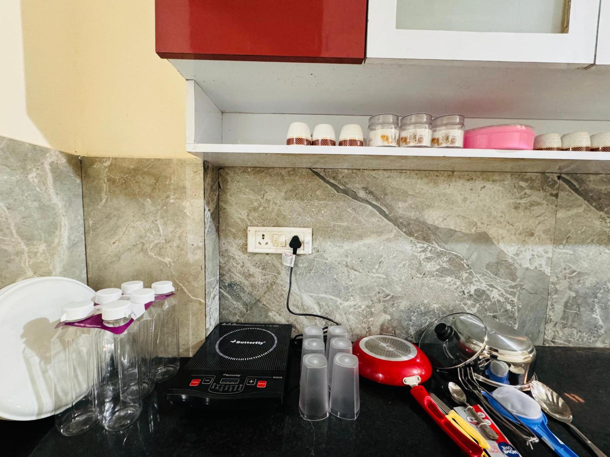 אינדורה Home Escape 1Bhk Apartment Near Bombay Hospital מראה חיצוני תמונה